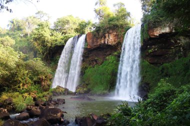 Iguazu Ulusal Parkı 'ndaki Küçük Şelaleler, Puerto Iguazu, Arjantin, Güney Amerika
