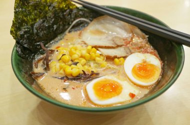 Enfes Tonkotsu Ramen, Domuz Kemiği Çorbası Japon Çin Eriştesi