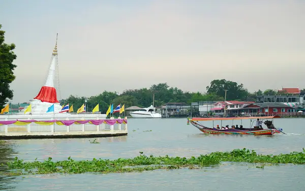 Stock image Koh Kred Island on Chao Phraya River with the Iconic Leaning Mon Styled Pagoda of Wat Poramai Yikawat Buddhist Temple, Nonthaburi, Thailand