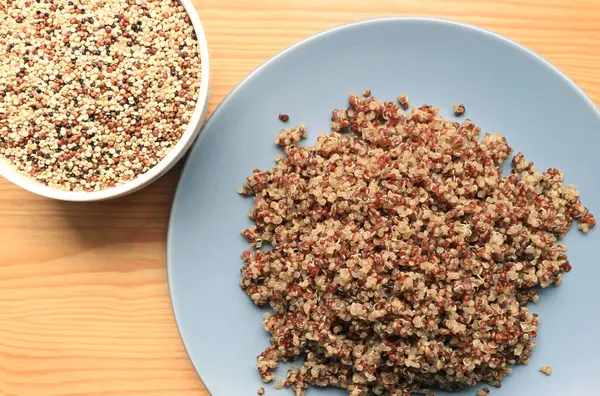 stock image Plate of Delectable Boiled Tricolor Quinoa with a Bowl of the Uncooked, Healthy Seeds that Also Cultivated in the Highlands of Northern Thailand