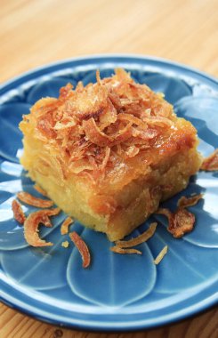 Tayland 'ın popüler Portekizce kökenli tatlılarından biri olan Khanom Mo Kaeng adında nefis bir Tayland gübresi.