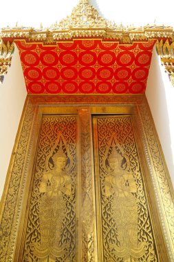 Wat Pho 'nun karmaşık kapı panellerinden biri ya da Buda Kapıları Tapınağı, Bangkok, Tayland