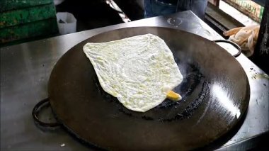 Demir Pan 'da Roti' yi pişirmeden önce Tedarikçinin Kızartma Hamuru