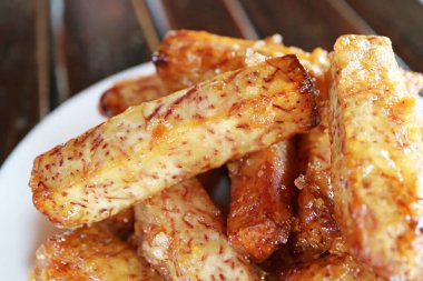 Ağız Sulama Yığını Kızarmış Şeker Kaplamalı Taro Çubukları