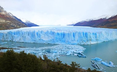 Santacruz Eyaleti Patagonya, Arjantin, Güney Amerika 'daki UNESCO Dünya Mirası Alanı Perito Moreno Buzulu' nun İnanılmaz Panoramik Manzarası