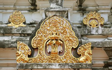 Wat Phra Borommathat Chaiya 'nın antik Mahayana Budist tarzının çarpıcı detayları 1000 yıl önce Tayland' ın güneyindeki Surat Thani 'de inşa edilmiştir.