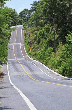 Khanom-Sichon sahil yolu, Tayland 'ın güney kıyısı boyunca dolambaçlı bir yol.