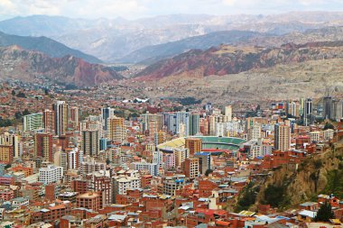 La Paz, deniz seviyesinden 3,640 metre yükseklikteki dünyanın en yüksek başkenti, Güney Amerika 'daki Mi Teleferico teleferik teleferiği, Bolivya,