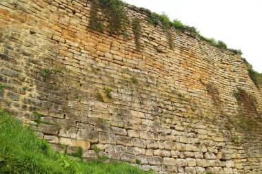Amazonas Bölgesi, Kuzey Peru, Güney Amerika 'daki Tepe' deki Kuelap Kale Kompleksi 'nin Büyük Duvarı' nın kalıntıları.