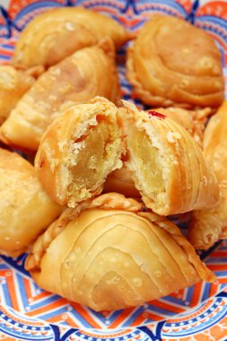 Lezzetli Körili Tavuk Doldurulmuş Tayland Körili Puf böreği