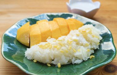 Taze olgun mangolu nefis Yapışkan Pirinç, Tayland tatlılarından biri.