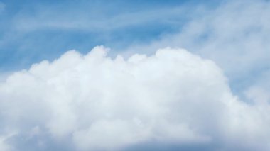 Kabarık Bulutların Zaman Hızı Görüntüsü Gök Kabarıklığında Sürükleniyor