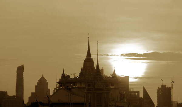 Сепия Спирит иконической Золотой горы Бангкока (Чеди Фу Кхао Тонг) в Ват Сакет, Таиланд