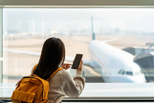 Young Asian Woman Traveler Using Smart Phone While Waiting Her — Stock Photo, Image
