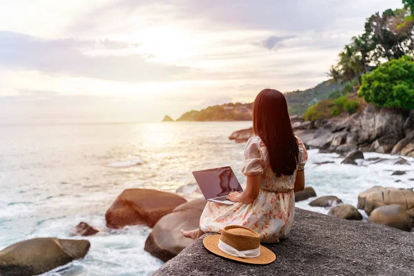 Young Woman Freelancer Traveler Working Online Using Laptop While Traveling Fotos De Stock
