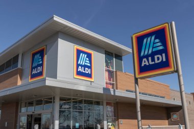 FT Wayne - Kasım 2022: Aldi İndirimli Süpermarket. Aldi, üretim, et ve süt ürünlerini indirimli fiyatlara satıyor..