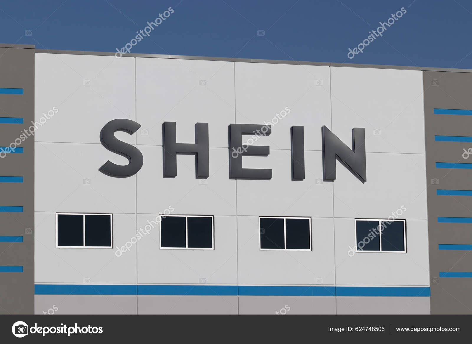 Whitestown Circa Novembro 2022 Shein Centro Distribuição Commerce Shein Dos  — Fotografia de Stock Editorial © jetcityimage2 #624748506