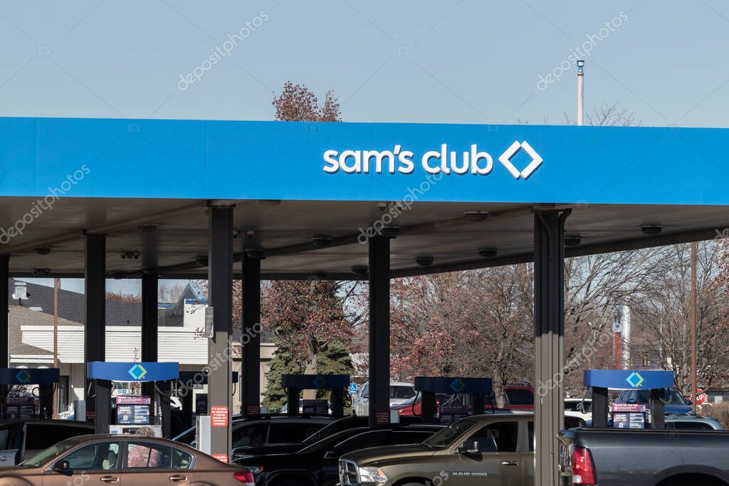 Lafayette - Circa November 2022: Sam's Club Warehouse. Sam's Club is a chain of membership only stores owned by Walmart.