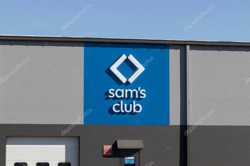 Lafayette - Circa November 2022: Sam's Club Warehouse. Sam's Club is a chain of membership only stores owned by Walmart.