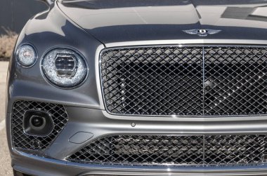 Indianapolis - Aralık 2022: Bentley Bentayga MPV sergisi. Bentley Motors, lüks araba ve SUV üreticisi bir İngiliz..