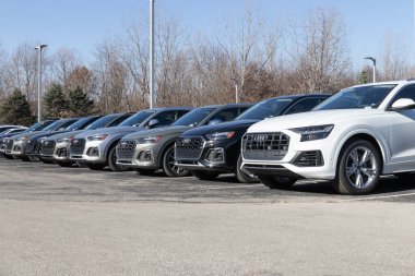 Indianapolis - Aralık 2022: Audi yeni araba sergisi. Audi, lüks araçlar üreten bir Alman otomotiv üreticisi..