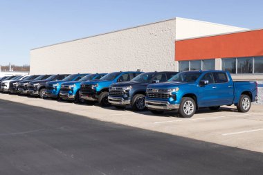 Indianapolis - Aralık 2022: Chevrolet Silverado 1500 sergisi. Chevy, WT, Trail Boss, LT, RST ve Özel Modeller 'de Silverado sunar..