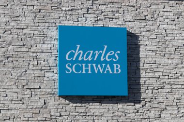 Carmel - Aralık 2022: Charles Schwab Bankası. Charles Schwab aracılık, bankacılık ve finans hizmetleri sunar.