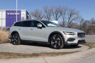 Indianapolis - Aralık 2022: Volvo V60 sergisi. Volvo, Çin otomotiv şirketi Geely 'nin yan kuruluşu..