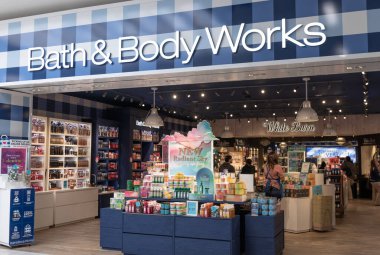 Lafayette - Şubat 2023: Bath and Body Works mağazası. Banyo ve vücut çalışmaları duş ve banyo ürünleri, mumlar ve parfümler konusunda uzmanlaşmıştır..