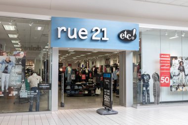 Lafayette - Şubat 2023: Rue21 Alışveriş Merkezi Konumu. Rue21, genç tutumları olan kadınlara çekici gelen tarzlar satıyor.