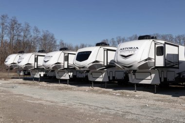 Astoria Turnkey Fifth Wheel karavan sergisi. Astoria, Hollandalı karavan ve Thor Endüstri 'nin bir bölümüdür..