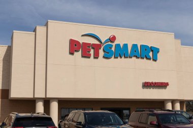Anderson - Mart 2023: PetSmart alışveriş merkezi. PetSmart hayvan malzemeleri satıyor ve bakım hizmetlerinde.