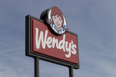 Anderson - Mart 2023: Wendy 'nin fast food restoranı. Wendys, Frosty Dairy Tatlısı ve kare hamburgerleriyle ünlüdür..