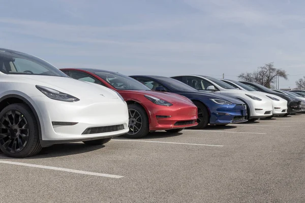 Indianapolis Circa Maart 2023 Tesla Elektrische Voertuigen Tentoongesteld Tesla Producten — Stockfoto