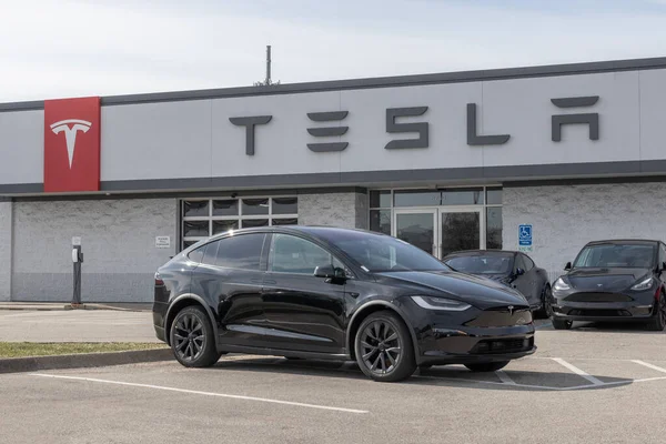 Indianapolis Cirka Mars 2023 Tesla Elfordon Displayen Tesla Produkter Inkluderar — Stockfoto