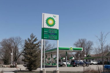 Indianapolis - Mart 2023: BP Perakende Benzin İstasyonu. BP ve British Petroleum, merkezi Londra 'da bulunan küresel bir İngiliz petrol ve gaz şirketi..