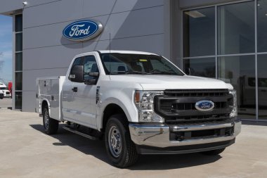 Indianapolis - Mart 2023: Ford Super Duty F-250 servis taksi sergisi. Ford Super Duty F250 hizmet modelleri sunar.