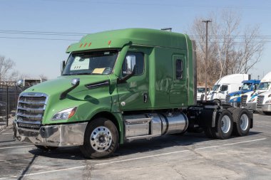 Indianapolis - Yük gemisi Semi Traktör Karavanı Big Rig Trucks satılığa çıktı. Freightliner 'ın sahibi Daimler..