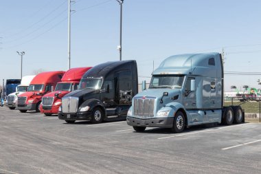 Indianapolis - Mart 2023: Kullanılmış Peterbilt, Kenworth, International and Freightliner kamyonları. Yarı traktör kamyonlarına talep var..