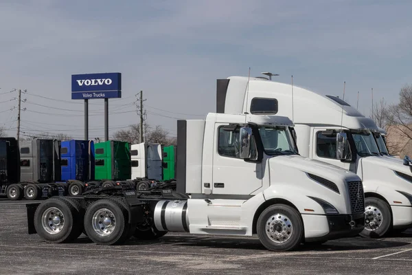 Indianapolis Circa Maart 2023 Volvo Semi Tractor Trailer Big Rig — Stockfoto