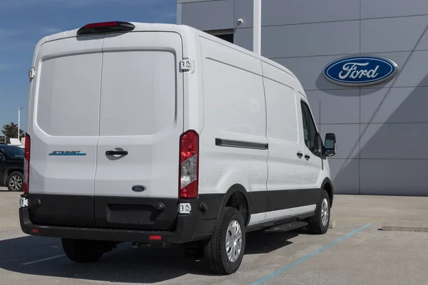 Indianapolis Sekitar Maret 2023 Ford Transit Cargo Van Ditampilkan Sebuah Stok Lukisan  