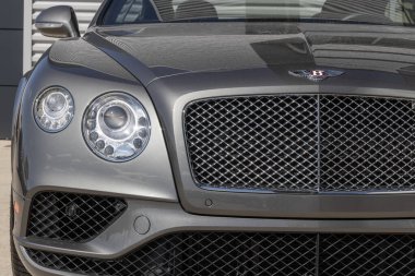 Indianapolis - Takriben Mart 2023: Bentley Continental bir galeride sergileniyor. Bentley Motors, lüks araba ve SUV üreticisi bir İngiliz..