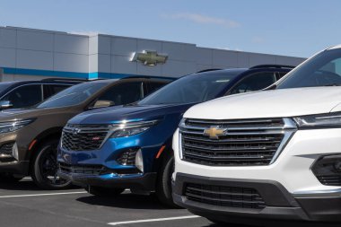 Indianapolis - Mart 2023: Chevrolet araba, kamyon ve SUV bayiliği. Chevy, Suburban, Tahoe, Corvette, Trailblazer ve Bolt EV gibi modeller sunmaktadır..
