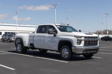 Indianapolis - 2023 yılı civarı Chevrolet Silverado 3500 HD Dually. Chevy, Silverado 3500 HD 'lik Normal, Çifte ve Ekip Taksisi modelleri sunar.