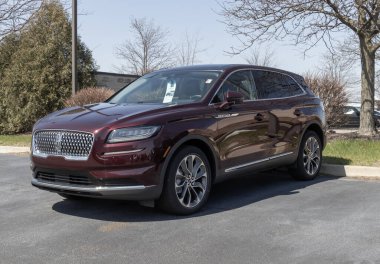 Balıkçılar - Mart 2023: Lincoln Nautilus SUV bir galeride sergileniyor. Lincoln Standard, Reserve ve Black Label modelleri Nautilus sunar.