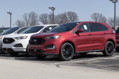 Fishers - Mart 2023: Ford Edge bir galeride sergileniyor. Ford Edge in SE, SEL, Titanium, ST ve ST-Line modelleri sunar.