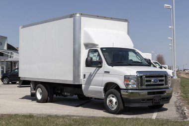 Fishers - Mart 2023: Ford E-450 Cutaway nakliye kamyonu. Ford E-450 7.3L V8 Premium-Rated Engine ile standart gelir..