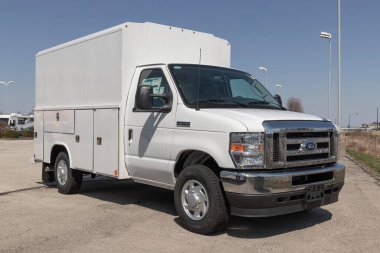 Fishers - CSV Alüminyum Kapalı Hizmet Gövdesi ile Ford E-350 Cutaway. Ford E-350 7.3L V8 Premium Motor ile standart gelir.