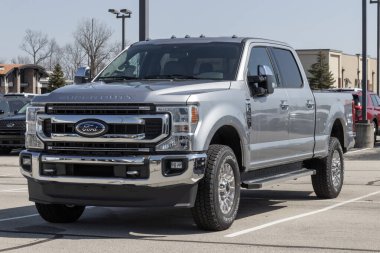 Fishers - Mart 2023: Ford Super Duty F-250 SuperCab sergisi. Ford Super Duty F250 hizmet modelleri sunar.
