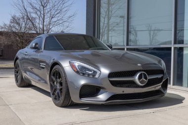 Balıkçılar - Mart 2023: Mercedes Benz AMG GT ekran. Mercedes coupe veya hatchback modellerinde AMG GT sunar.